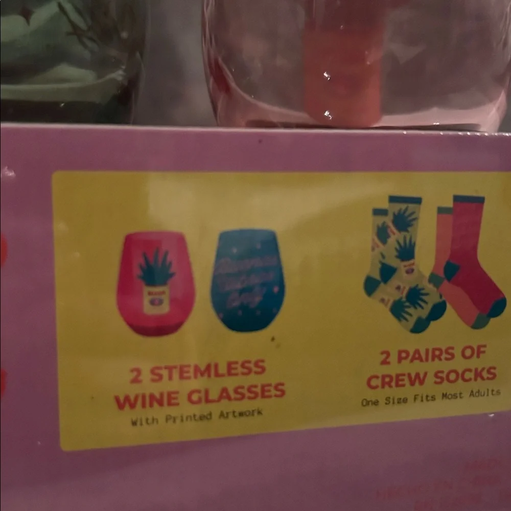 Quiero Prints Buenas Vibras Stemless Wine Glass & Socks Gift Set NEW